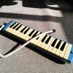 黄ばんだピアニカ